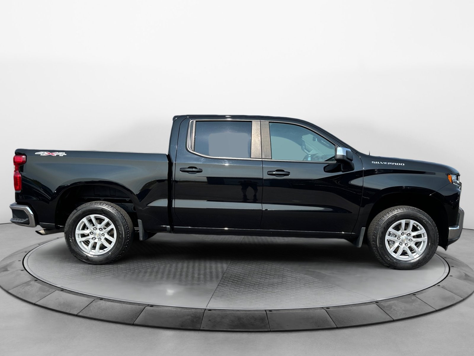 Used 2021 Chevrolet Silverado 1500 LT with VIN 1GCPYJEK8MZ324192 for sale in Bloomer, WI