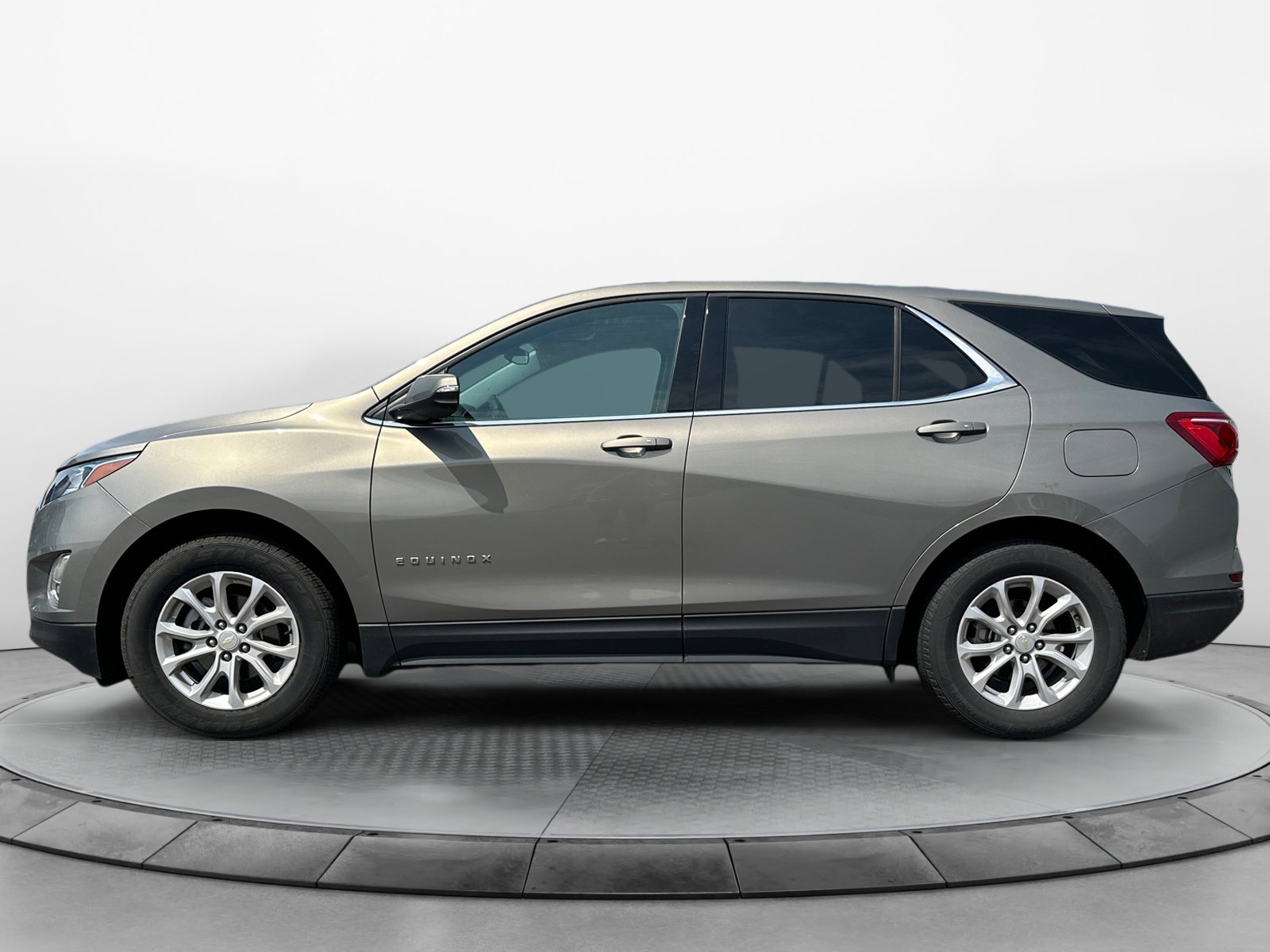 2019 Chevrolet Equinox LT photo 2