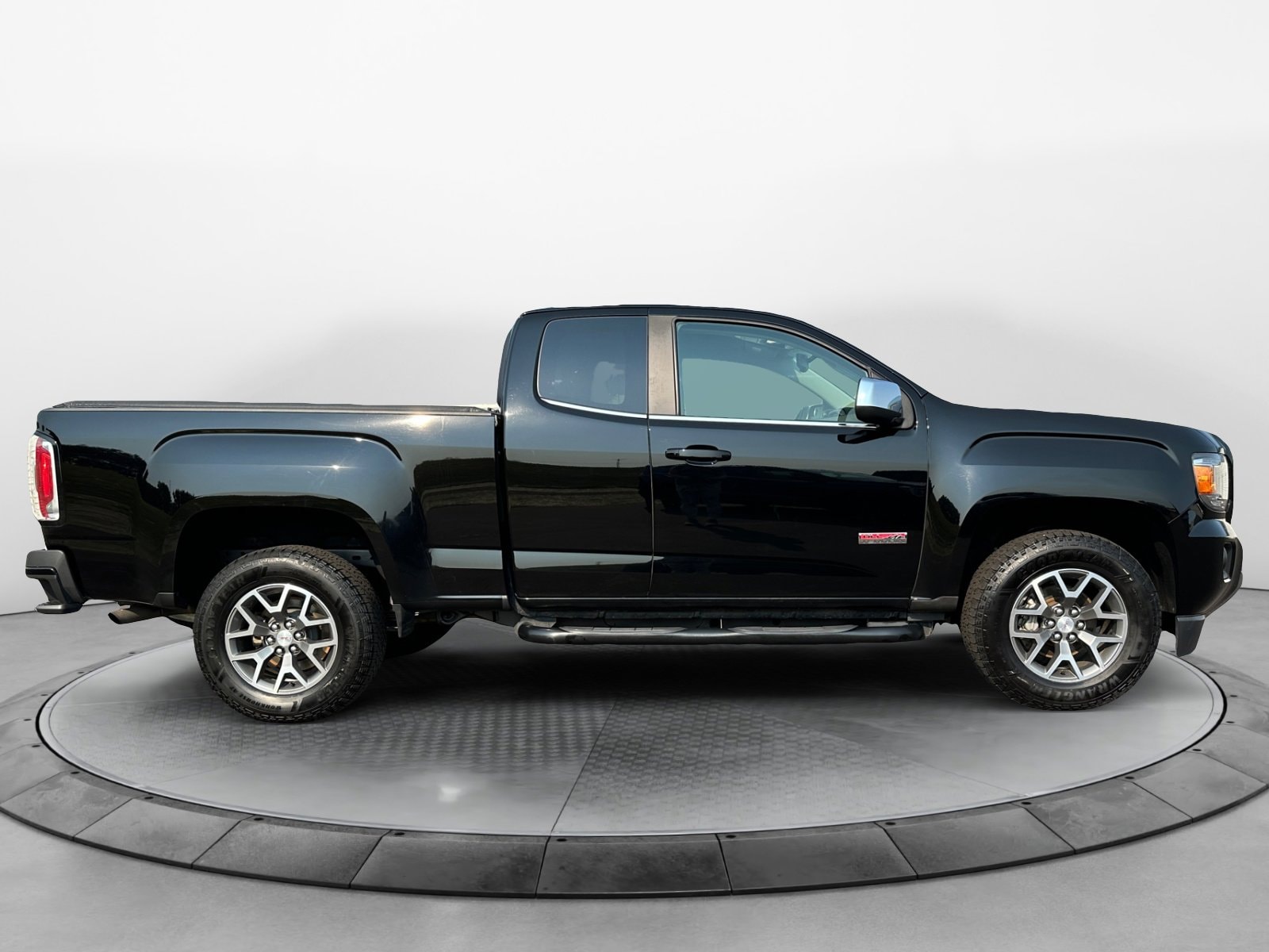 Used 2017 GMC Canyon SLE with VIN 1GTH6CEN4H1298470 for sale in Bloomer, WI