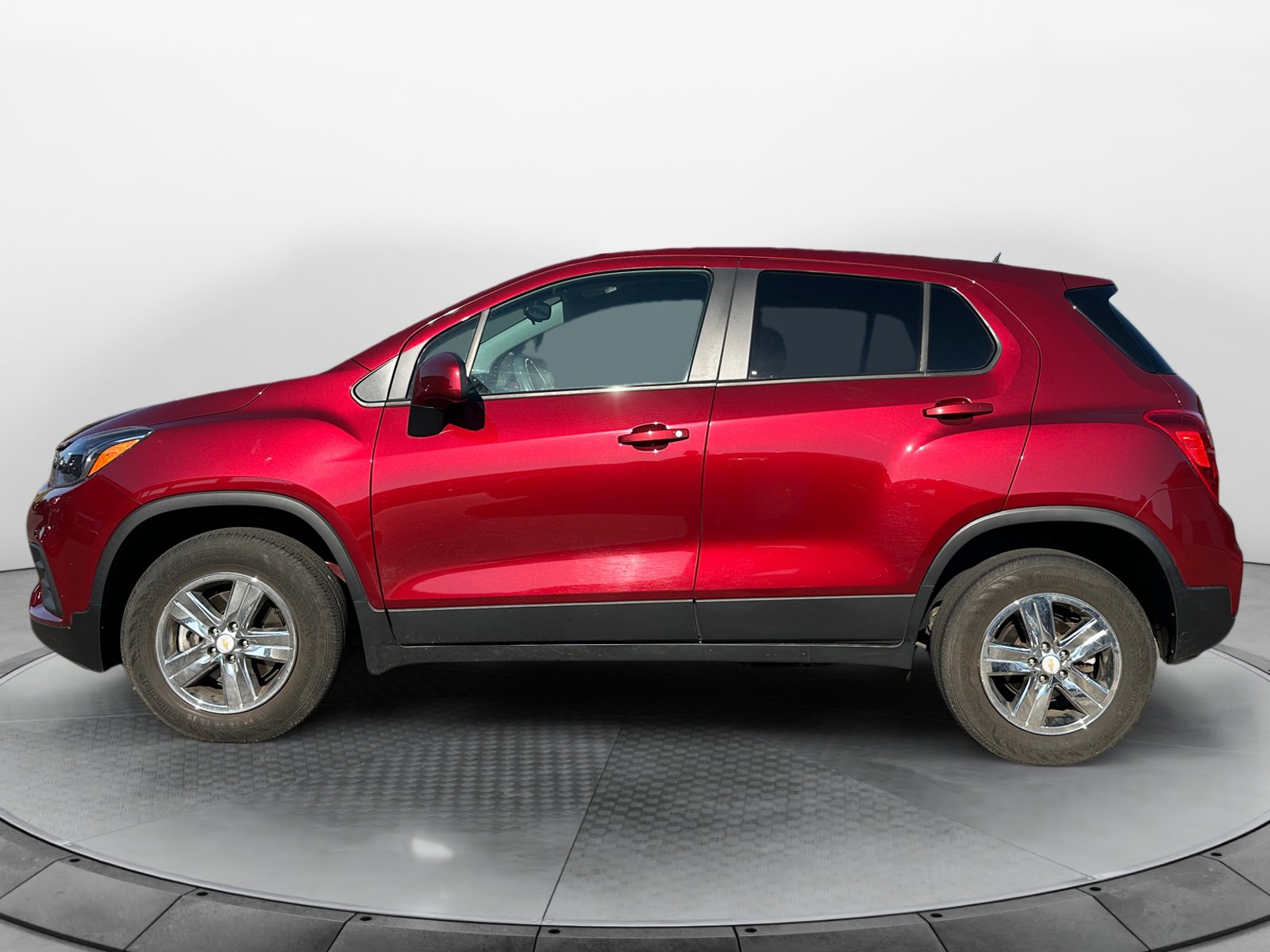 2021 Chevrolet Trax LS photo 3