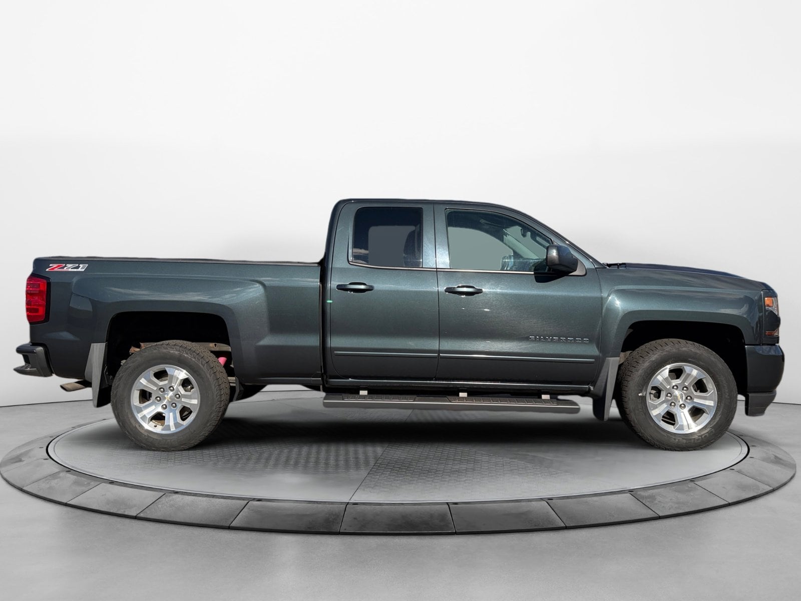 Used 2017 Chevrolet Silverado 1500 LT with VIN 1GCVKREC0HZ382531 for sale in Bloomer, WI