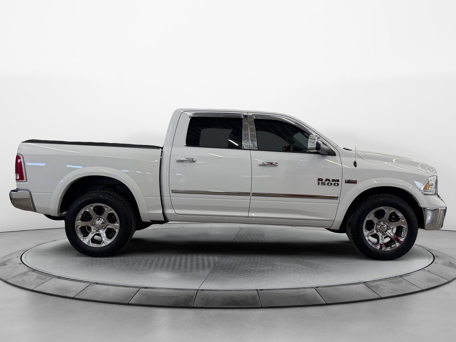 2018 RAM 1500 Laramie Crew Cab 4WD
