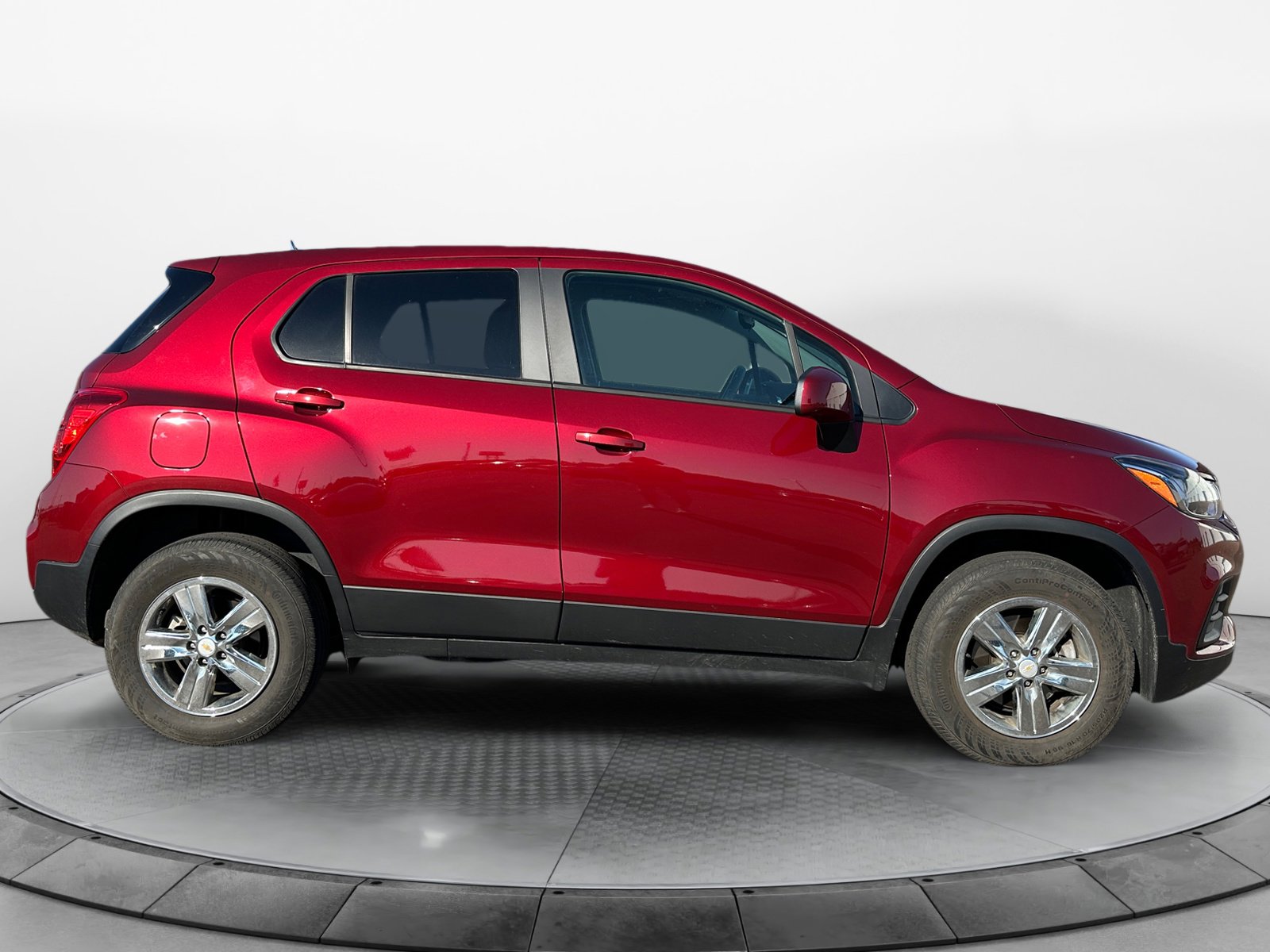 2021 Chevrolet Trax LS photo 2