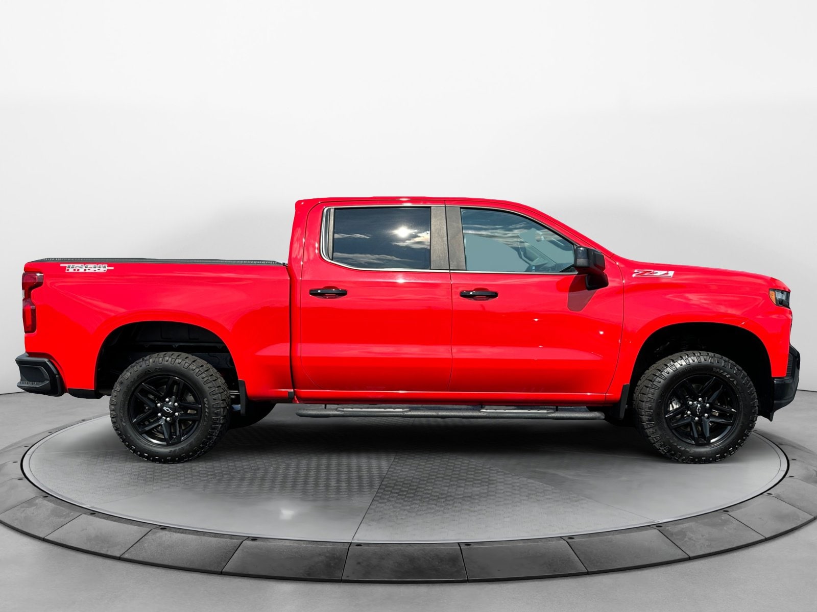 Used 2019 Chevrolet Silverado 1500 LT Trail Boss with VIN 3GCPYFED4KG268036 for sale in Bloomer, WI