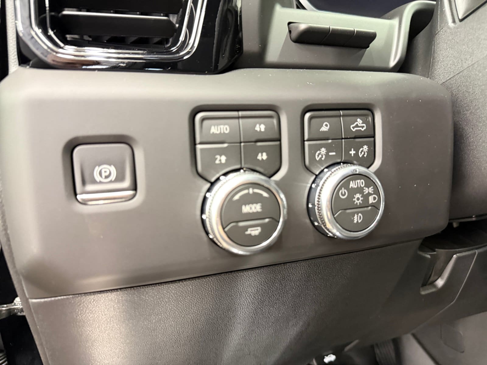 2026 GMC Sierra 3500HD AT4 - Photo 23