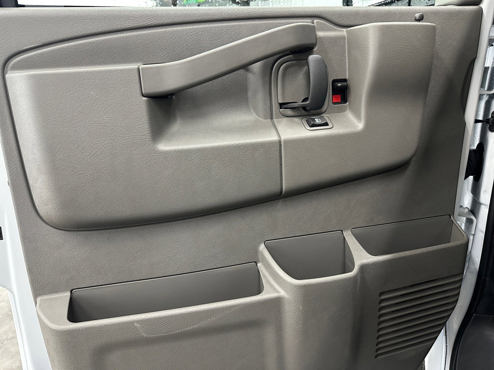 2025 GMC Savana Cargo Work Van - Photo 16