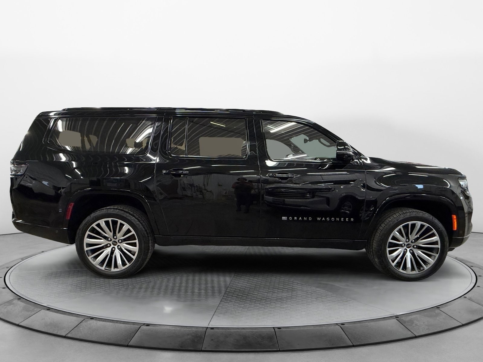 2023 Jeep Grand Wagoneer L Series III's photo