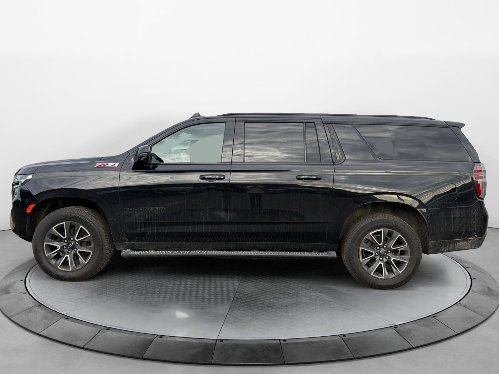 2023 Chevrolet Suburban Z71 photo 2