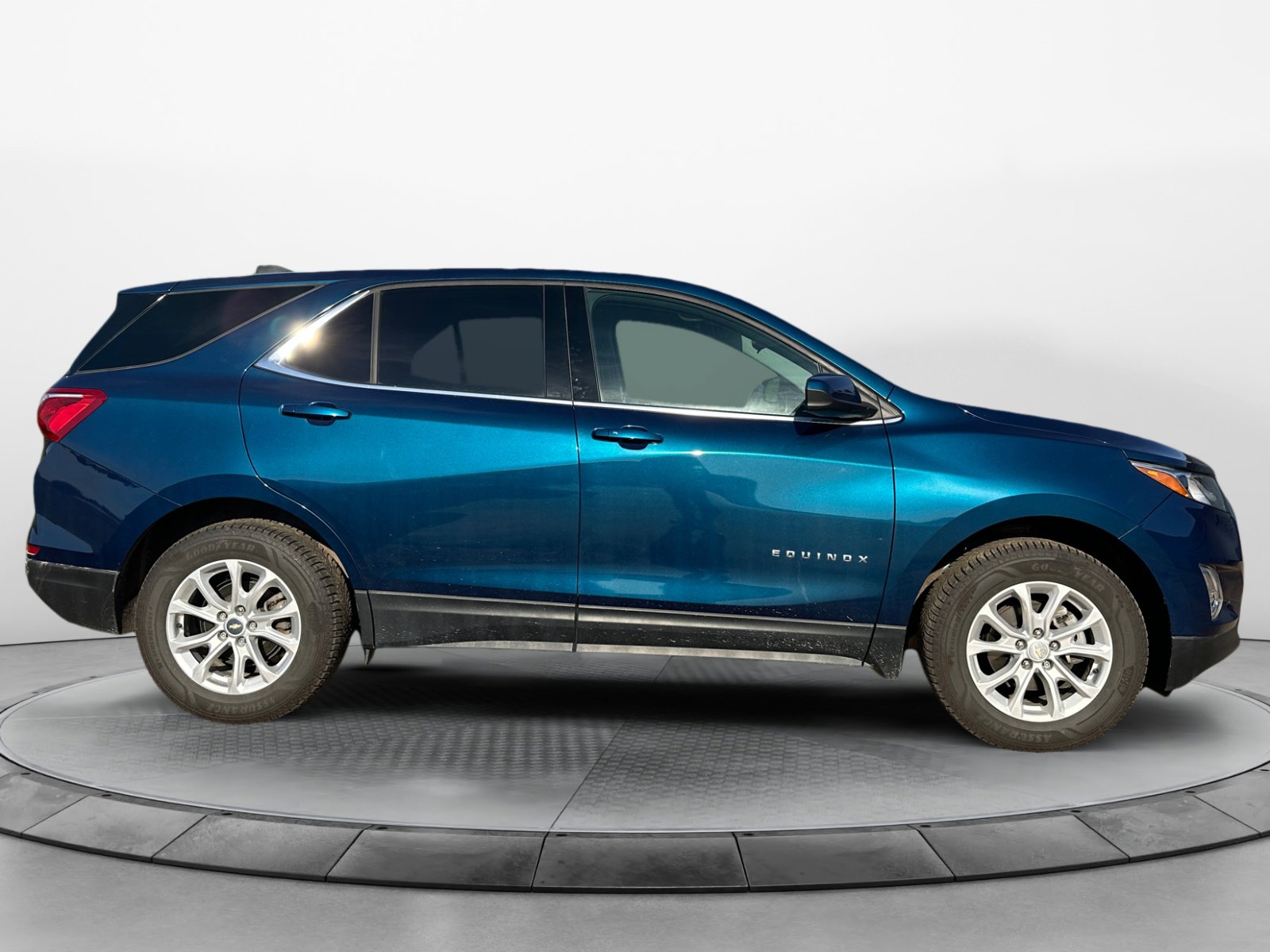 2020 Chevrolet Equinox LT photo 2
