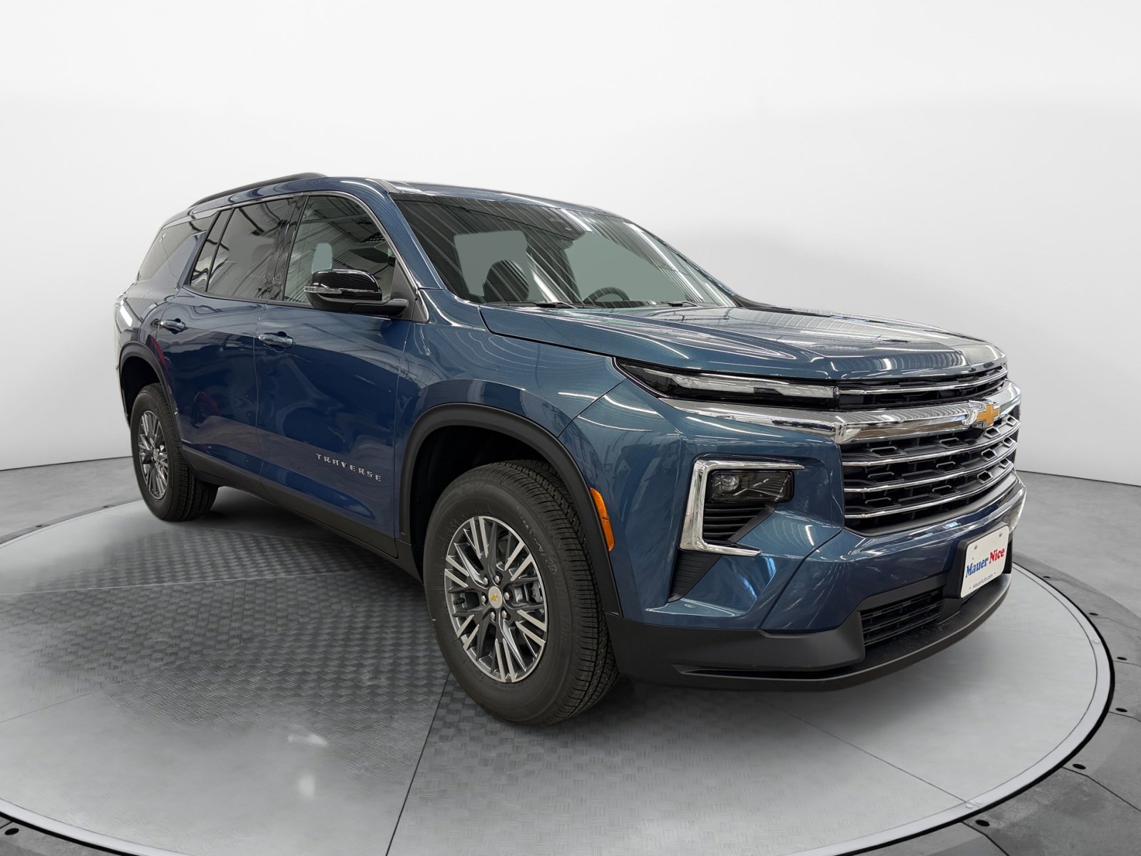 2026 Chevrolet Traverse L photo 3