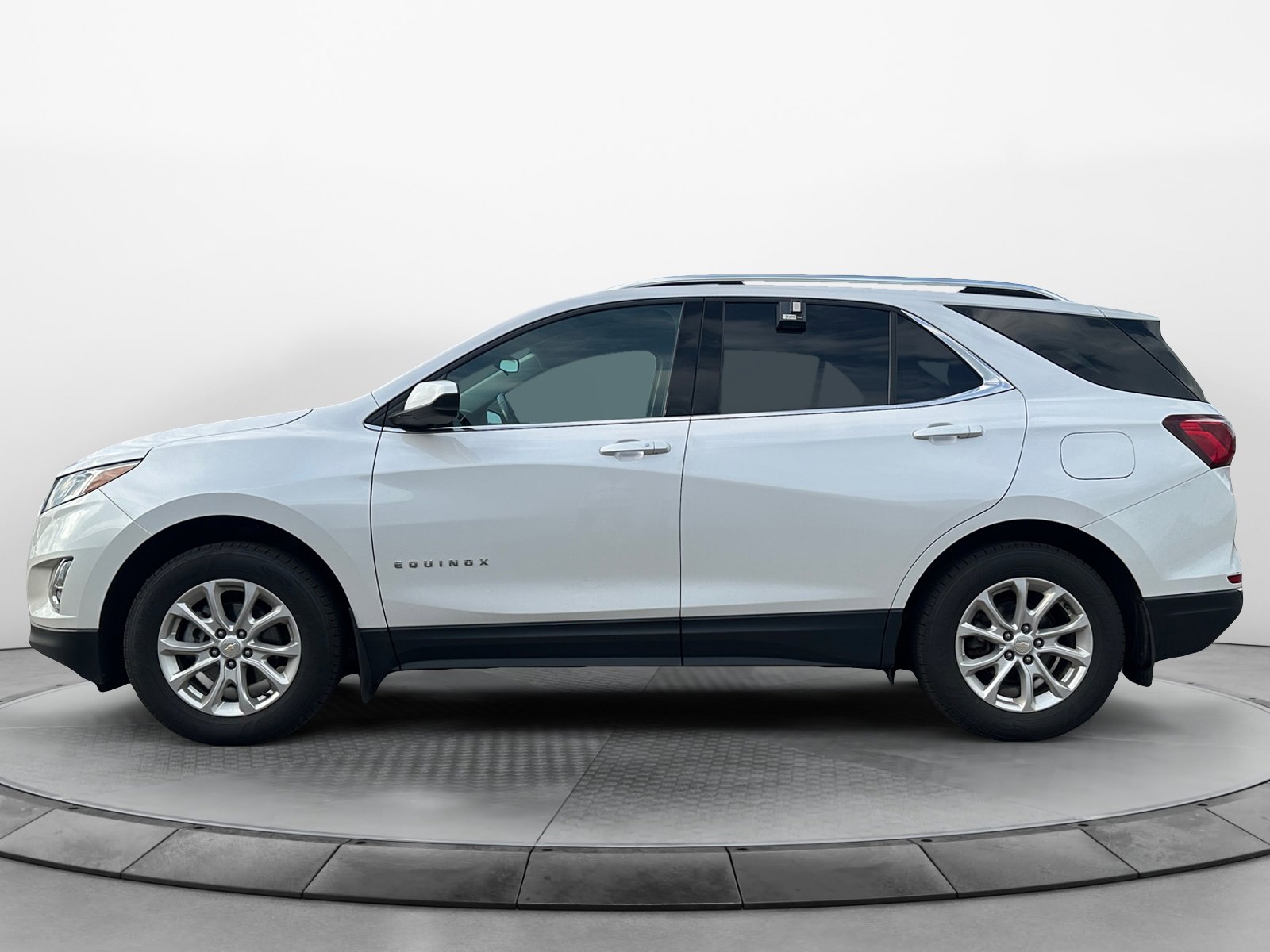 2020 Chevrolet Equinox LT photo 2