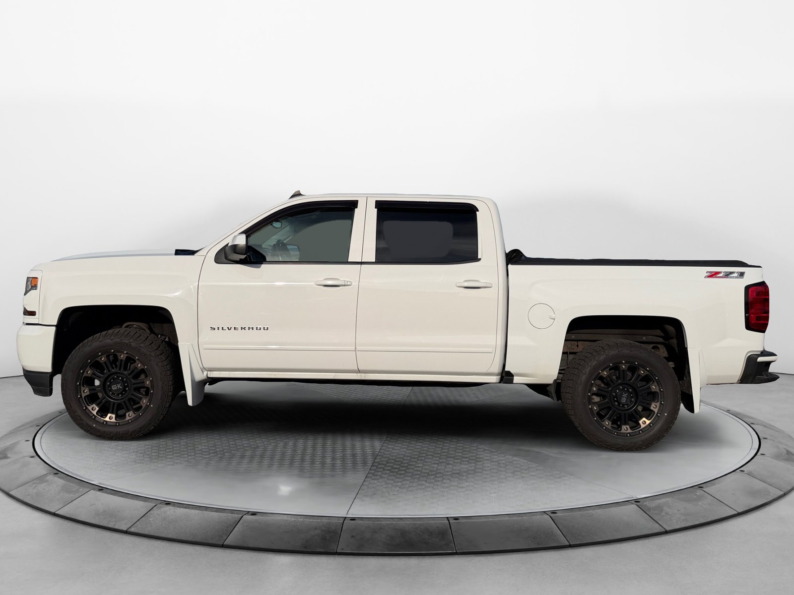 2017 Chevrolet Silverado 1500 LT photo 3