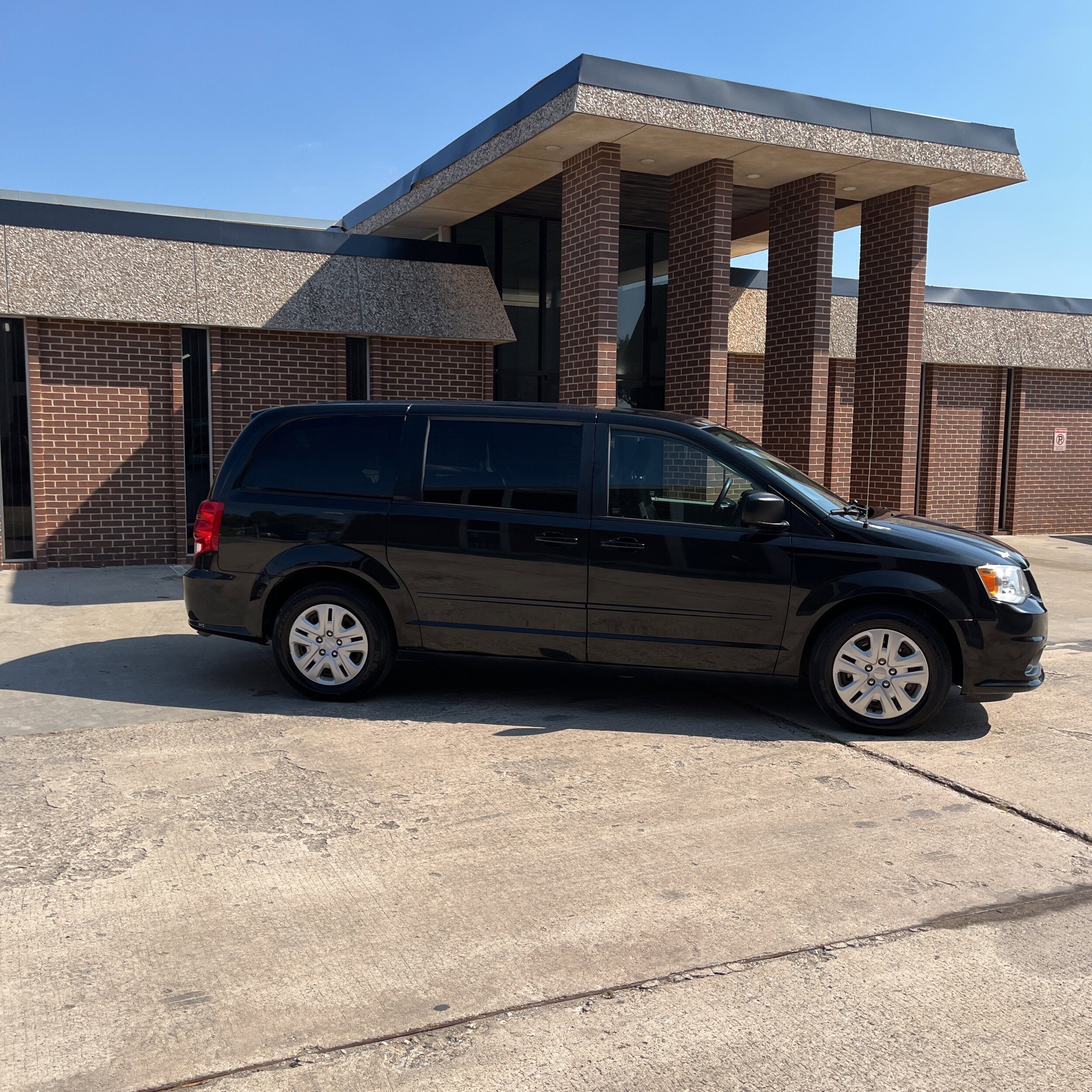 Used 2015 Dodge Grand Caravan SE with VIN 2C4RDGBG3FR608169 for sale in Bloomer, WI