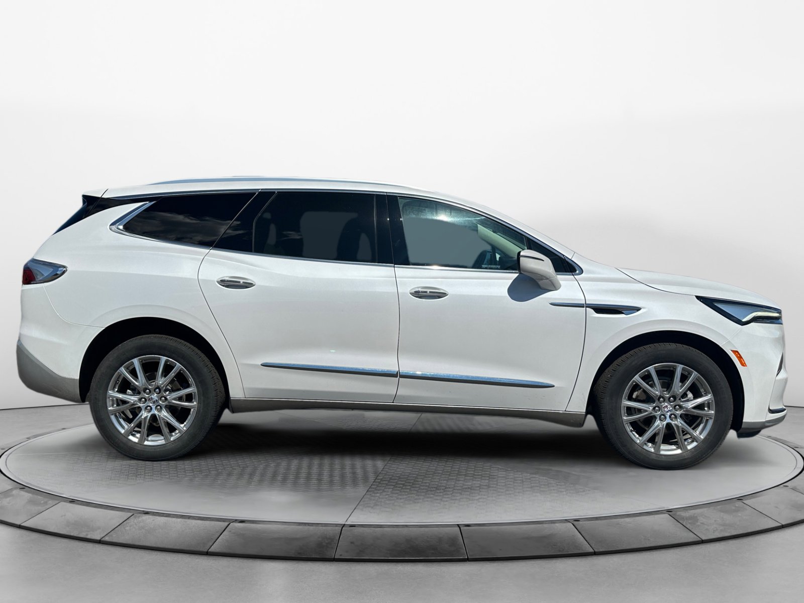 2023 Buick Enclave Essence photo 2