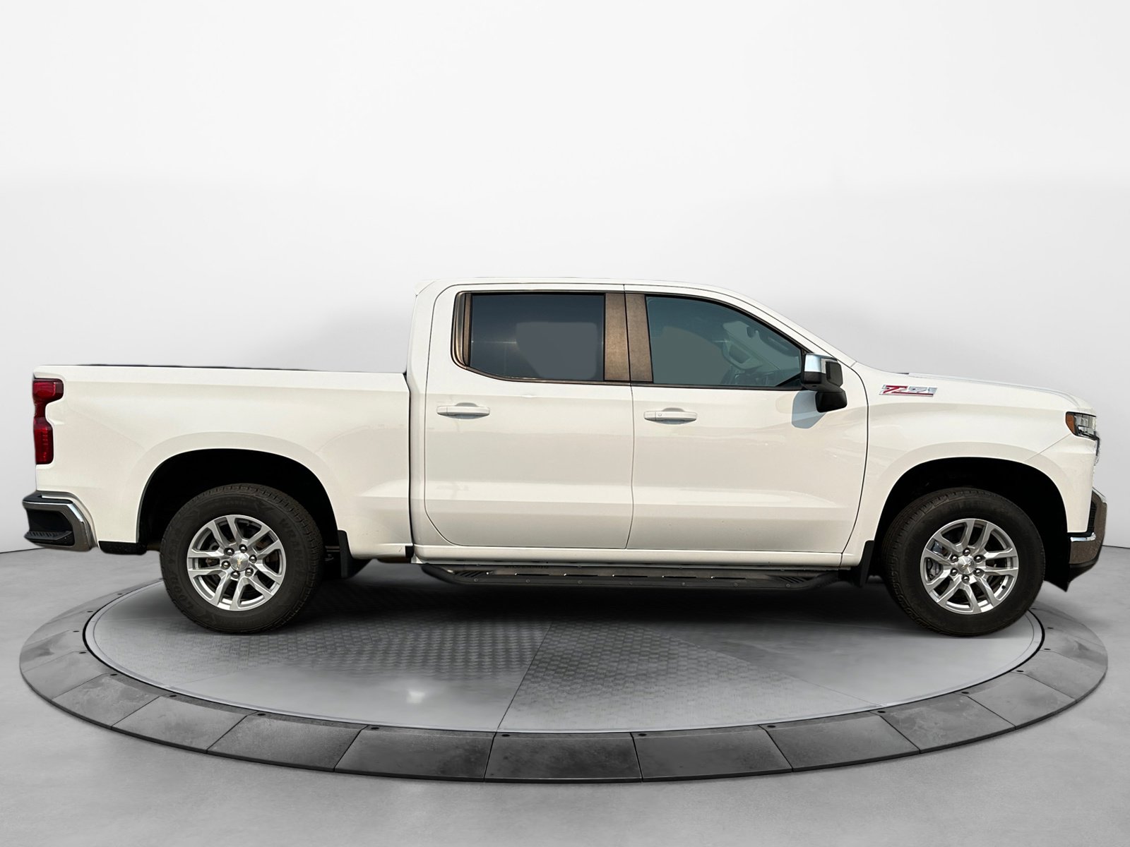 2021 Chevrolet Silverado 1500 LT photo 2
