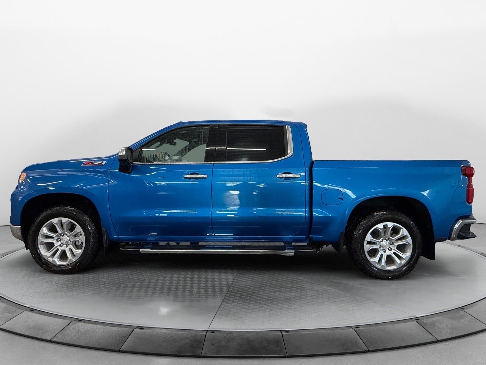 2024 Chevrolet Silverado 1500 LTZ photo 3