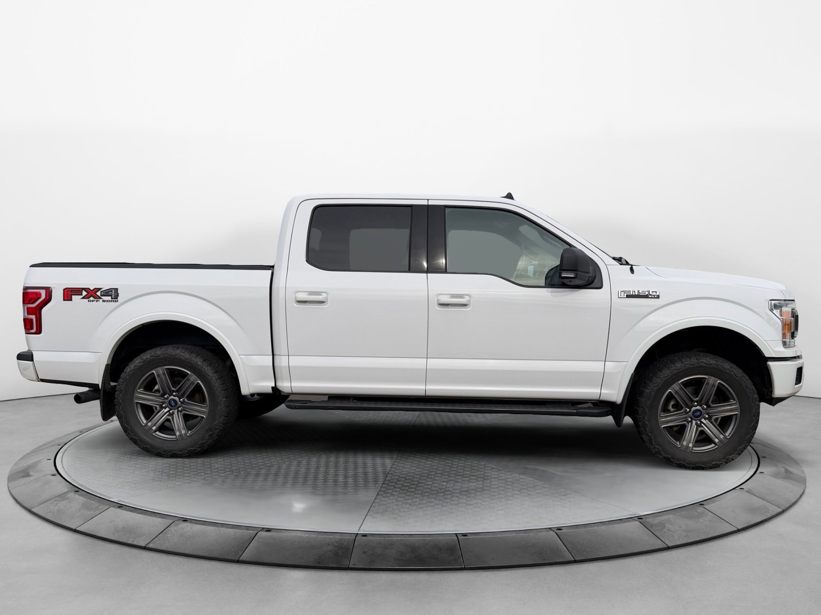 2020 Ford F-150 XLT photo 2