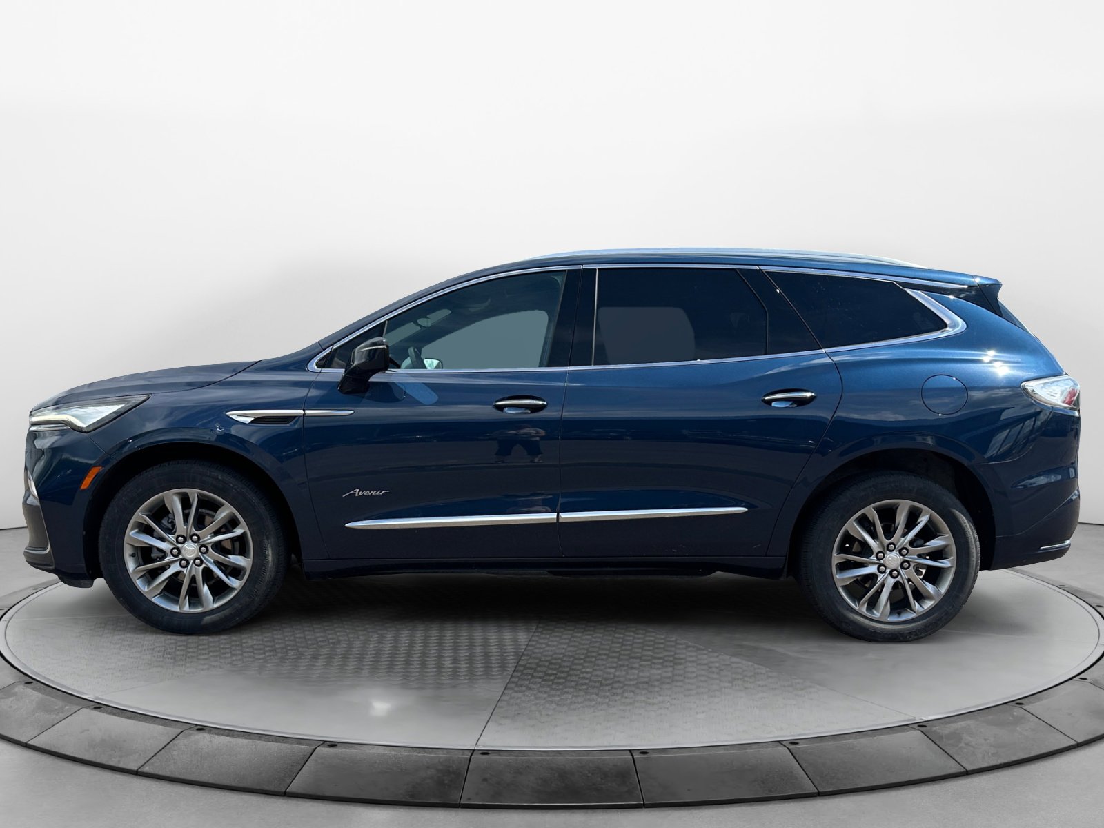 2022 Buick Enclave Avenir photo 2