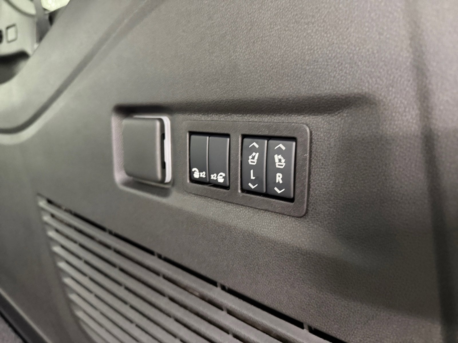 2026 GMC Yukon XL Elevation - Photo 35