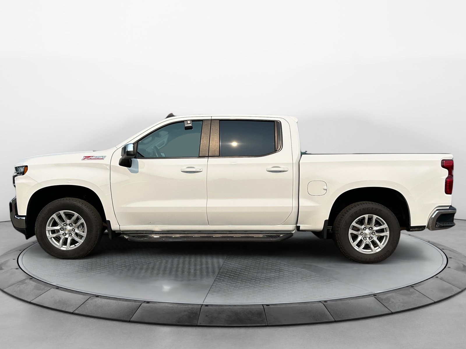 2021 Chevrolet Silverado 1500 LT photo 3