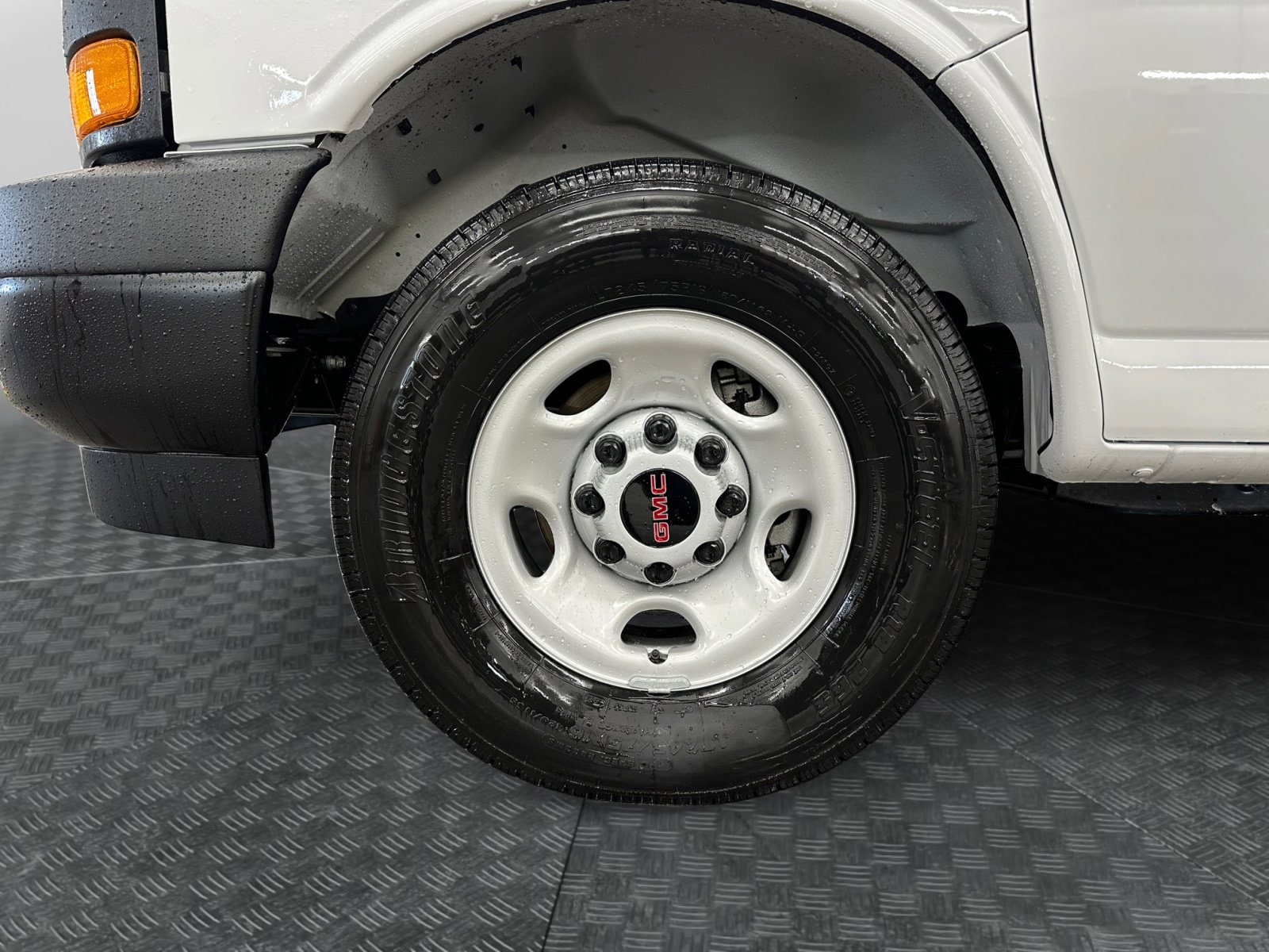 2025 GMC Savana Cargo Work Van - Photo 22