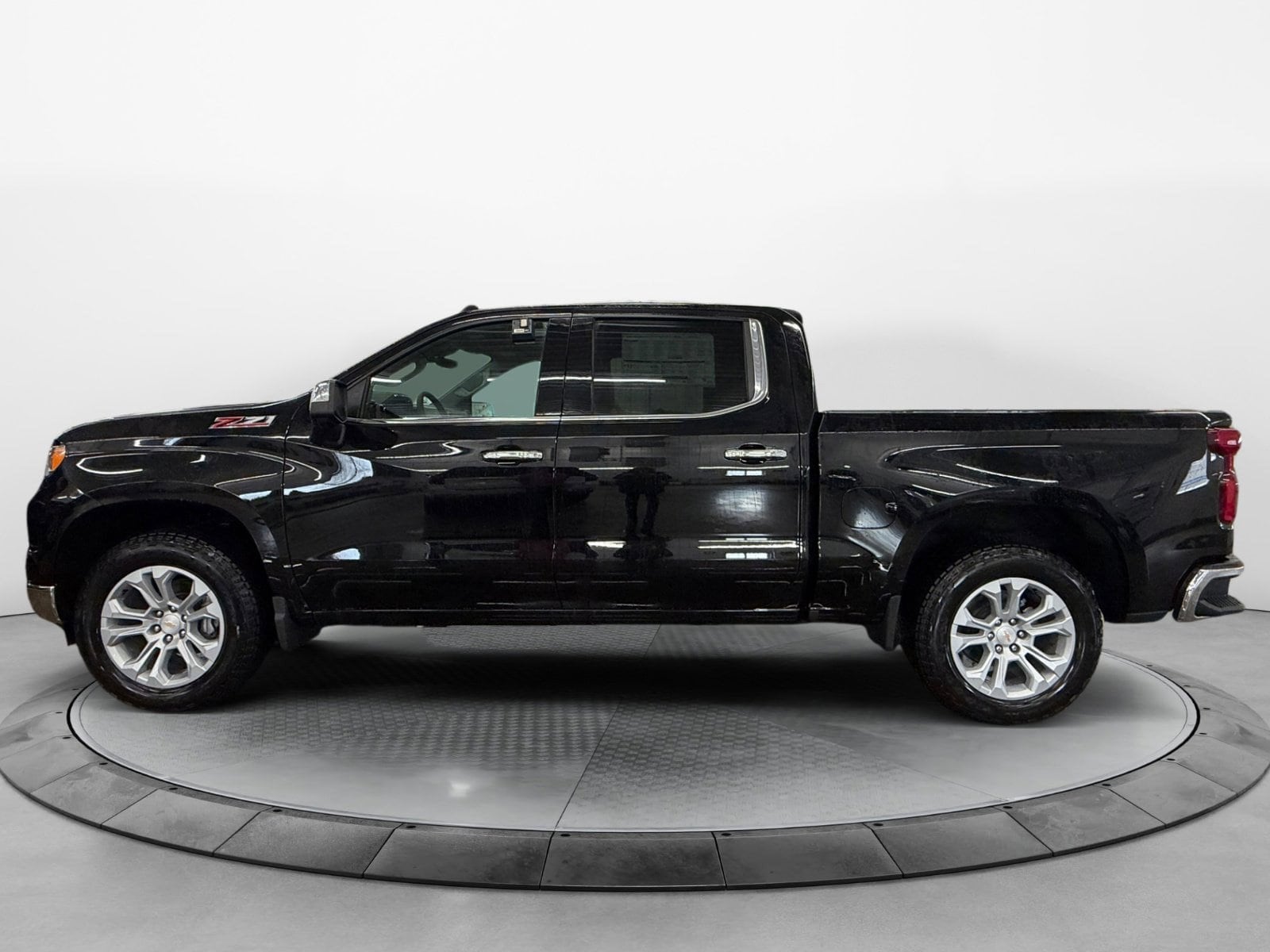 View vehicle photo 3