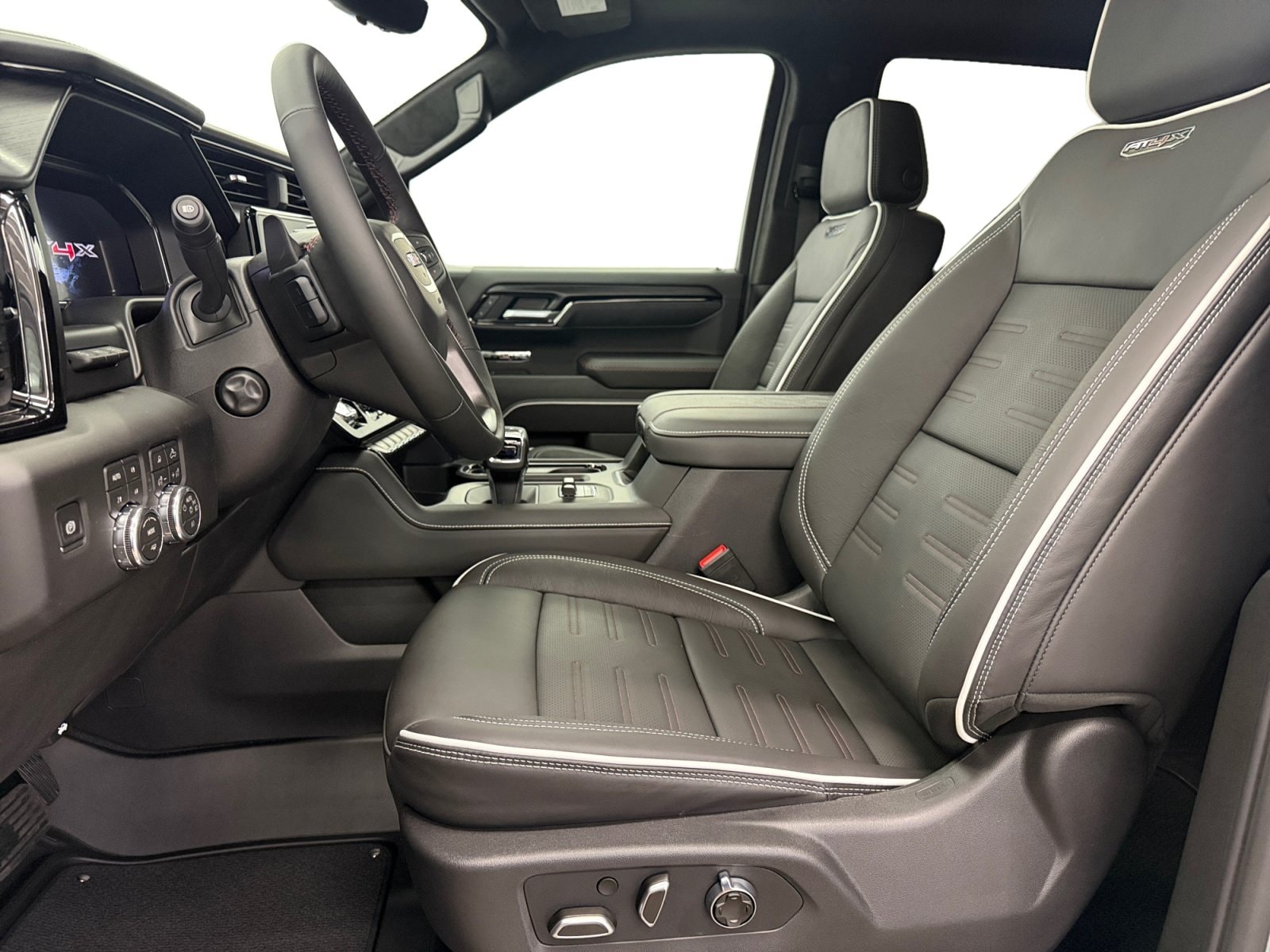 2026 GMC Sierra 1500 AT4X - Photo 9