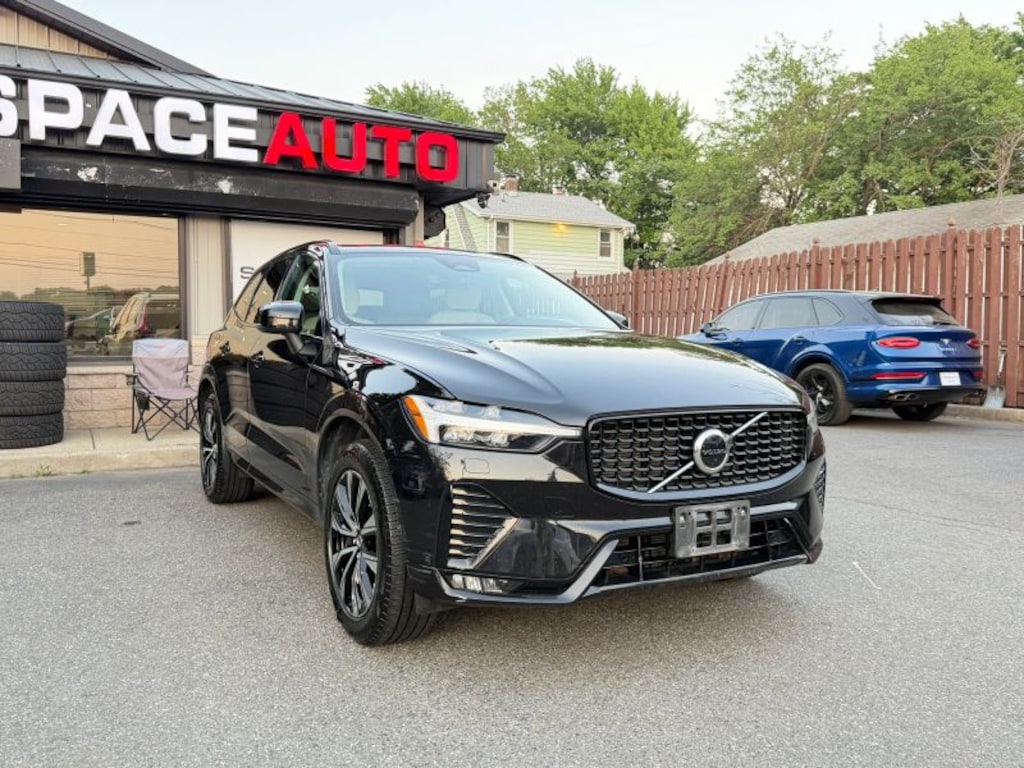Used 2025 Volvo XC60 B5 Core Dark Theme Sport Utility 4D SUV