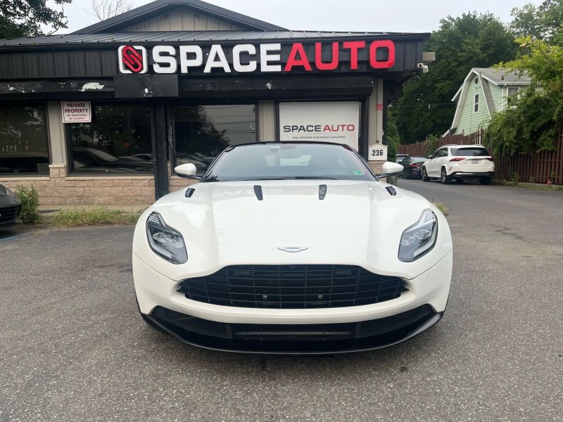 2018 Aston Martin DB11 photo 2