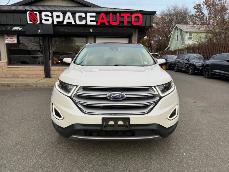 2018 Ford Edge SEL Sport photo 2
