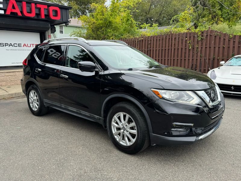 2017 Nissan Rogue SV photo 3