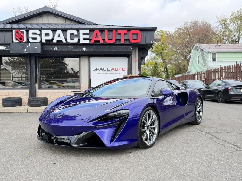 Used 2023 McLaren Artura Coupe 2D Coupe