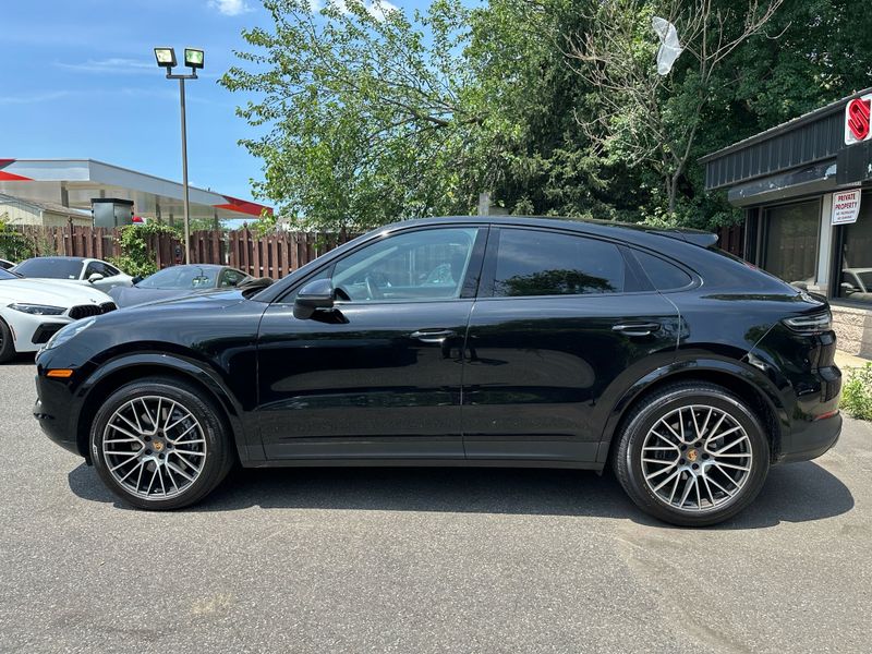 2022 Porsche Cayenne Coupe photo 3