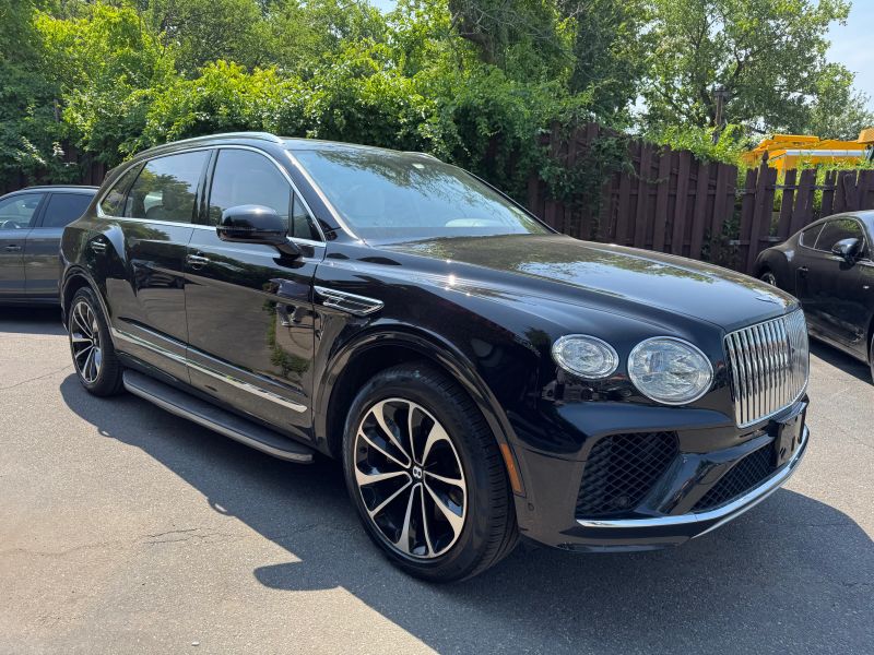 2023 Bentley Bentayga EWB Azure V8 photo 3