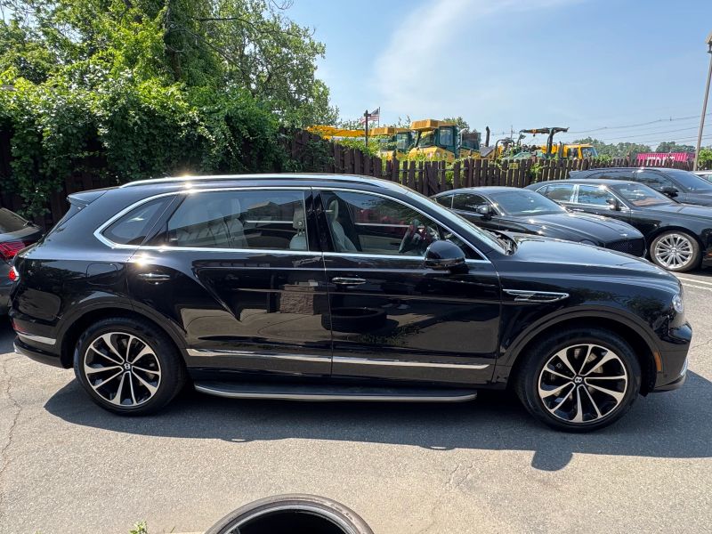 2023 Bentley Bentayga EWB Azure V8 photo 4