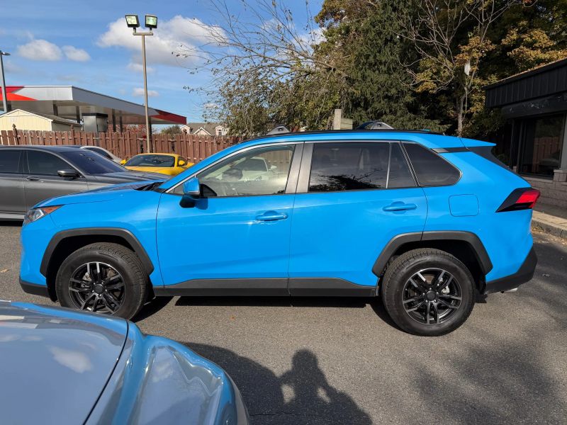 2019 Toyota RAV4 XLE Sport photo 3