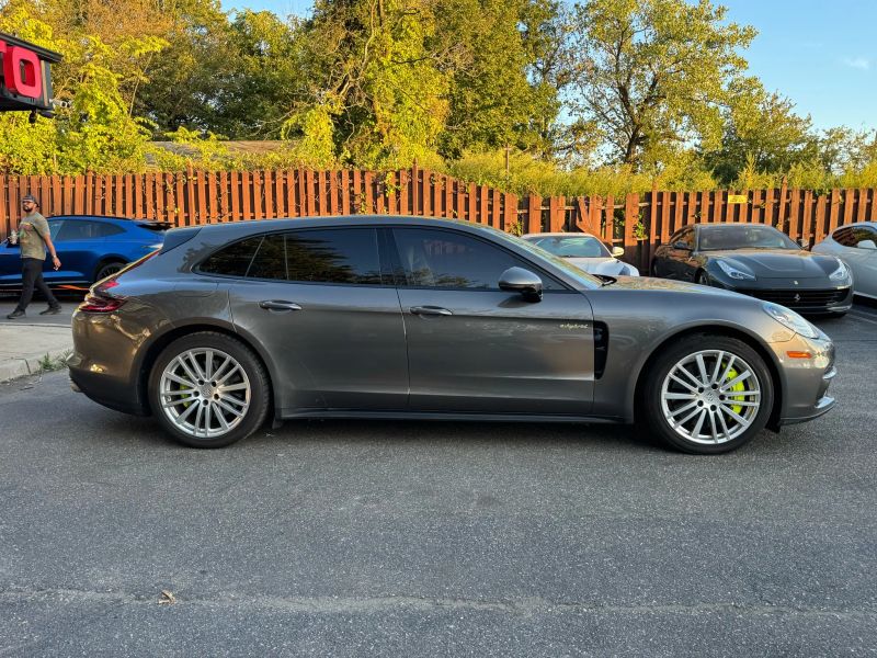2018 Porsche Panamera 4 E-Hybrid Sport Turismo photo 4