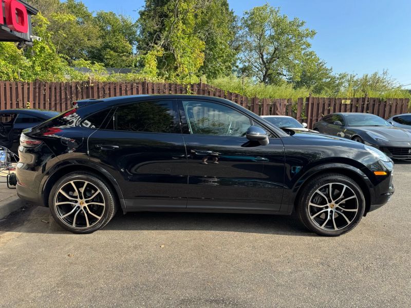 2021 Porsche Cayenne Coupe photo 4