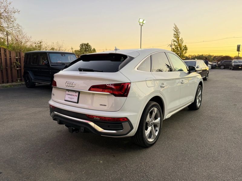 2023 Audi Q5 Sportback 45 TFSI Premium Plus photo 4