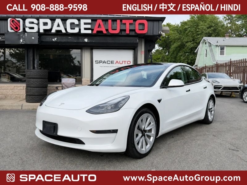 2021 Tesla Model 3 Standard Range Plus's photo