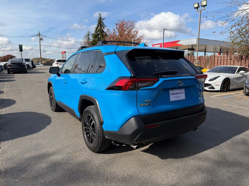 2019 Toyota RAV4 XLE Sport photo 4