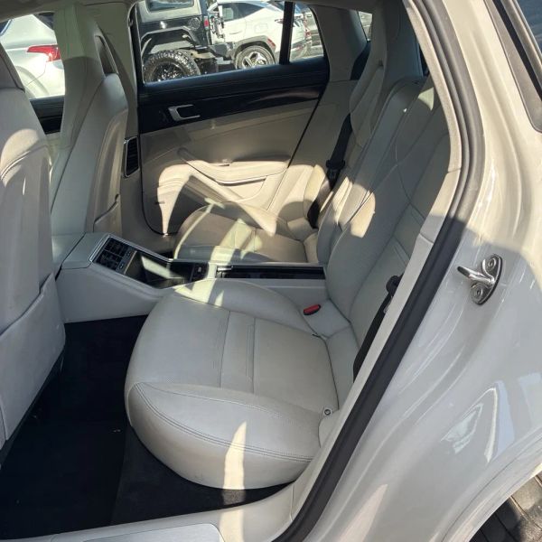 2018 Porsche Panamera 4S photo 3
