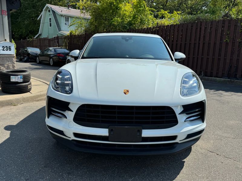 2019 Porsche Macan photo 2