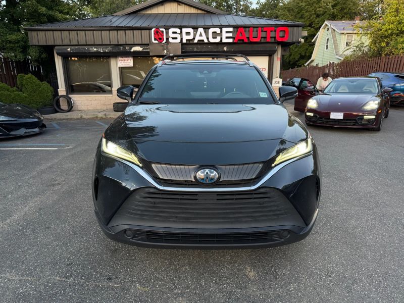 2021 Toyota Venza XLE photo 2
