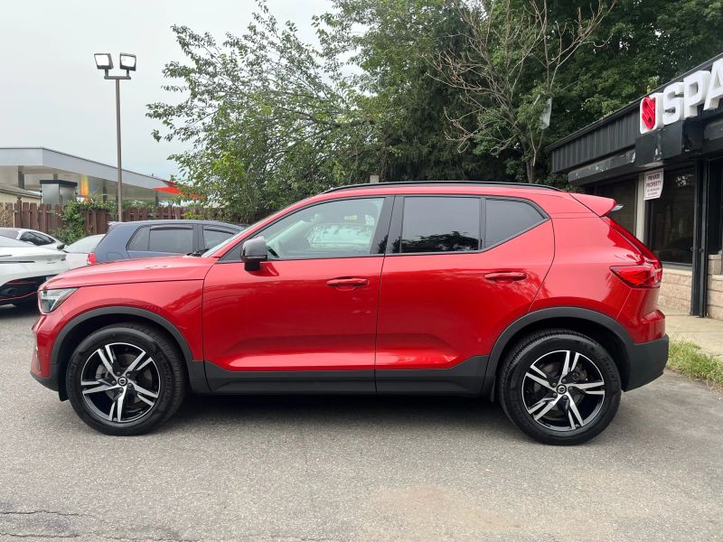 2023 Volvo XC40 Plus photo 3