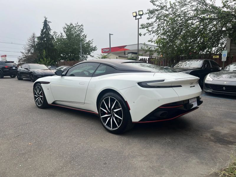 2018 Aston Martin DB11 photo 4
