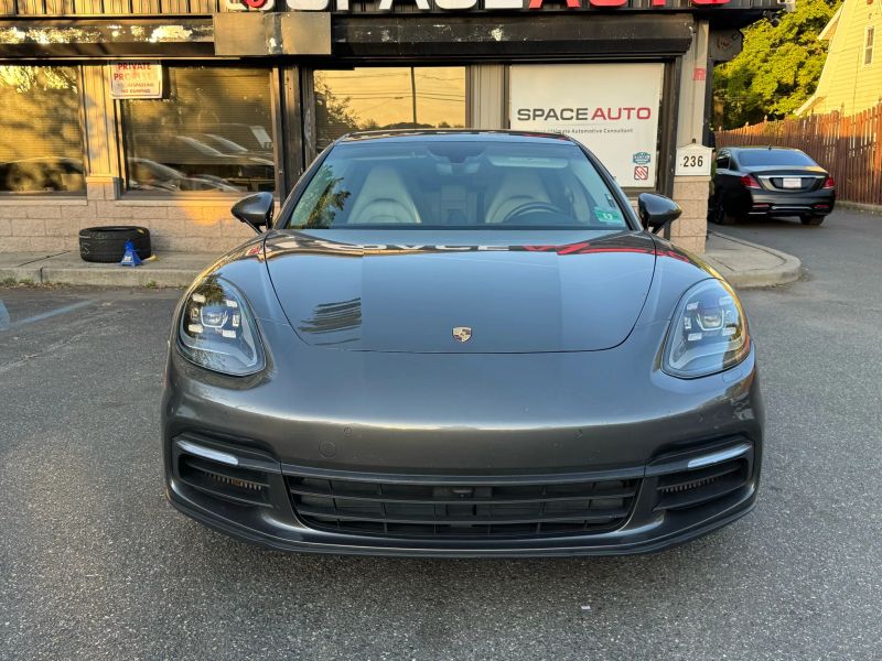 2018 Porsche Panamera 4 E-Hybrid Sport Turismo photo 2