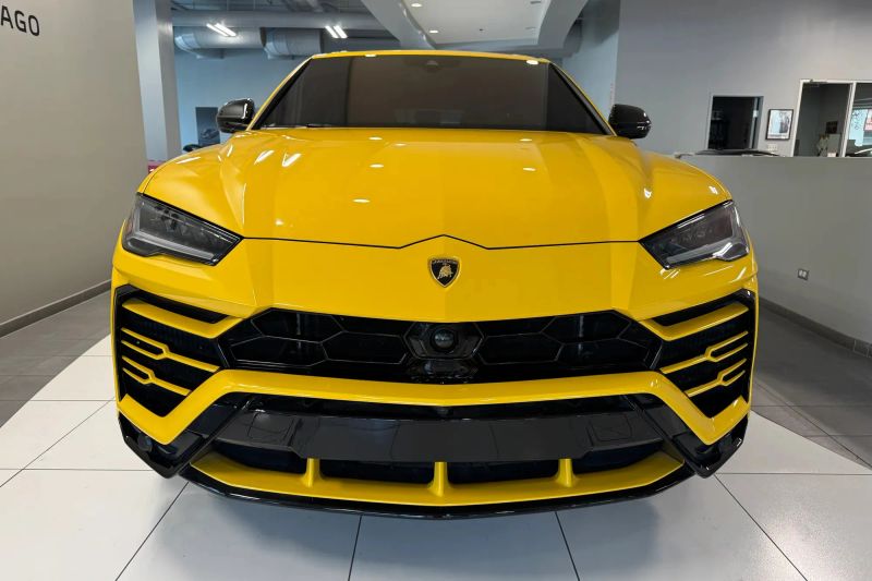 2020 Lamborghini Urus Base photo 2