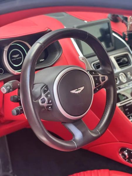 2018 Aston Martin DB11 photo 4