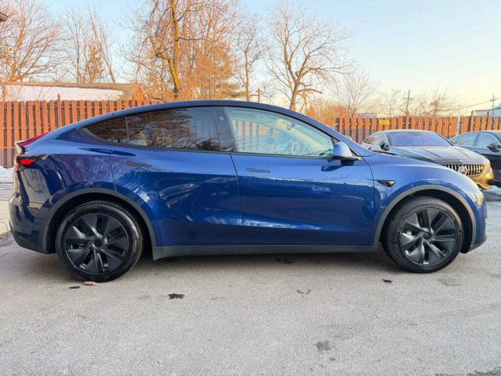 Used 2024 Tesla Model Y Long Range Sport Utility 4D SUV
